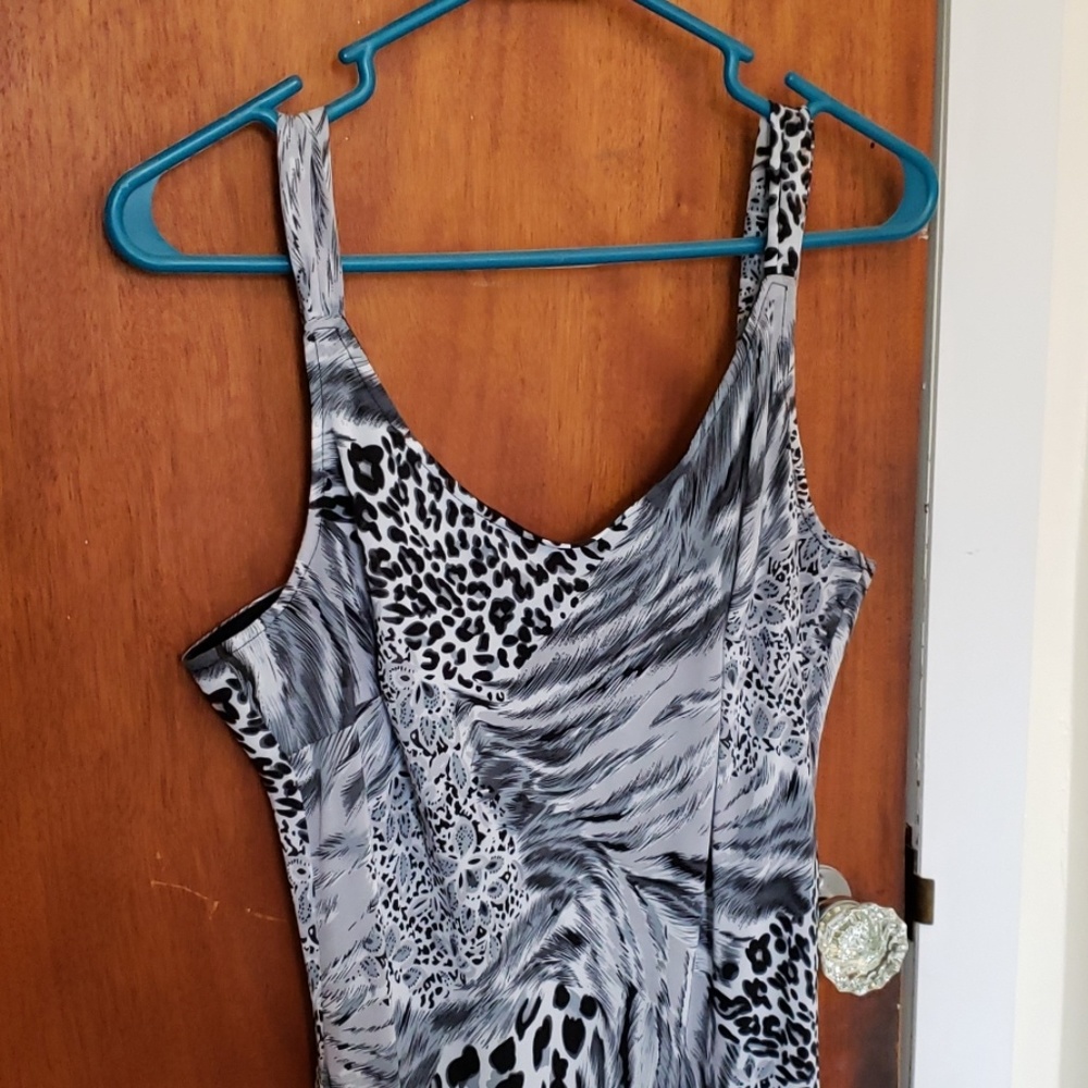 Dress - Picture 2 of 3